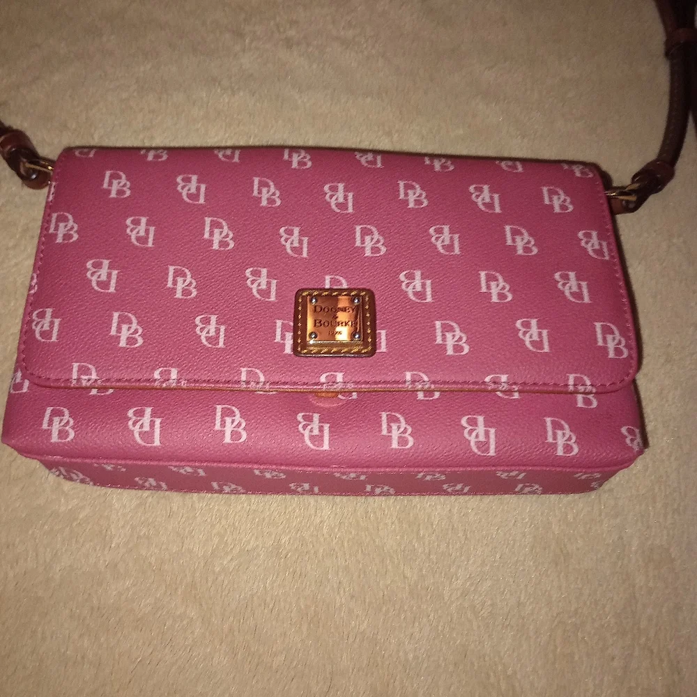 Dooney & Bourke Pink Signature leather Crossbody bag - Picture 2 of 14